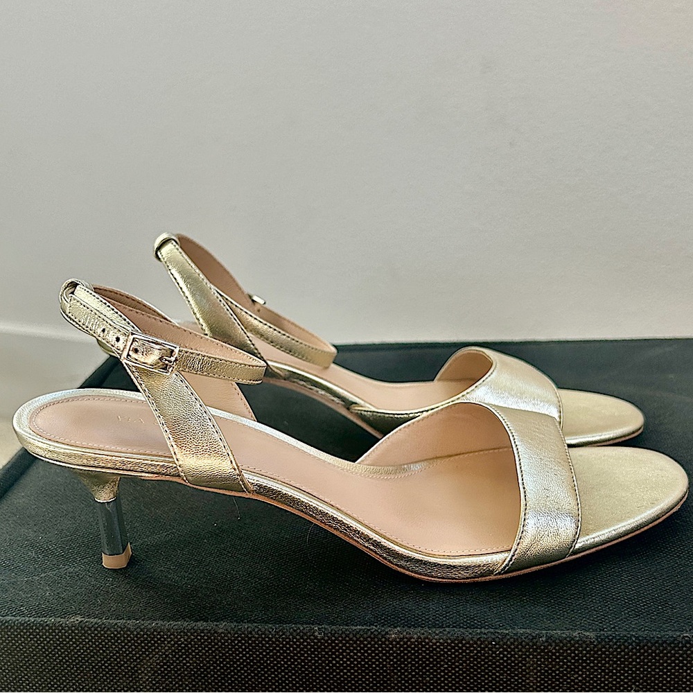 VIA SPIGA SANDAL- Metallica hold with silver kitten heel!